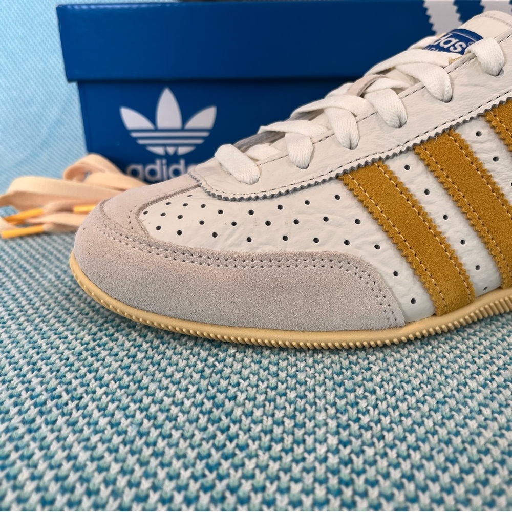 adidas Japan Sneakers White with Mustard Stripes - Picture 2 of 9